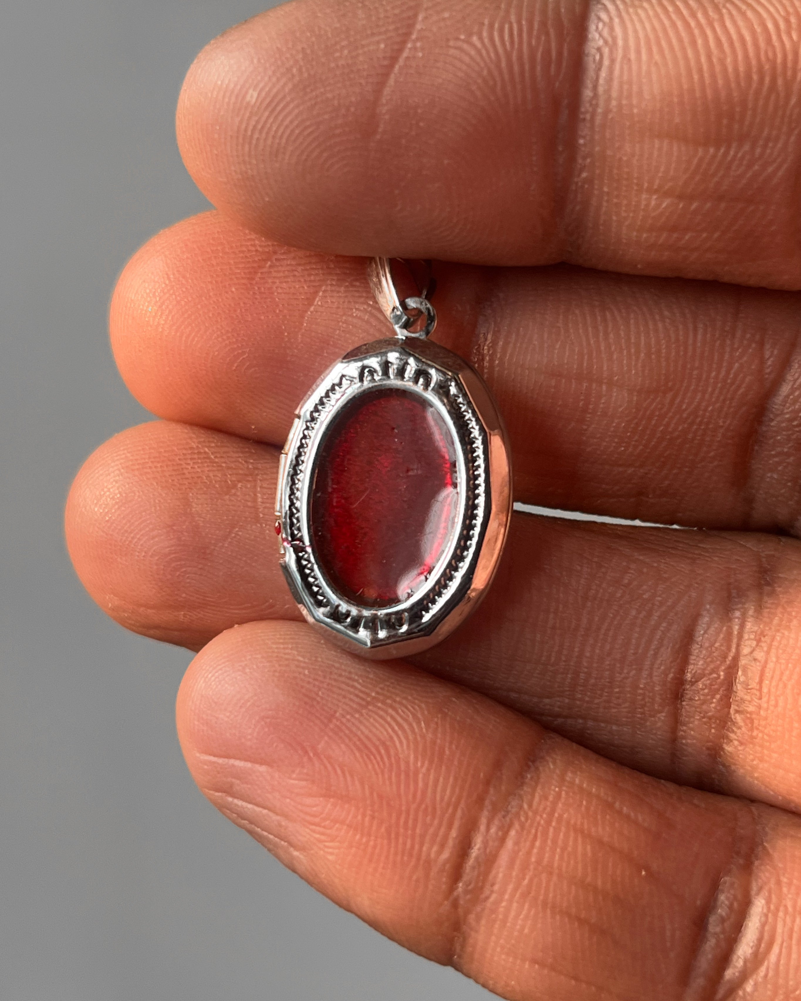 Mini red oval open heart - 12 pc