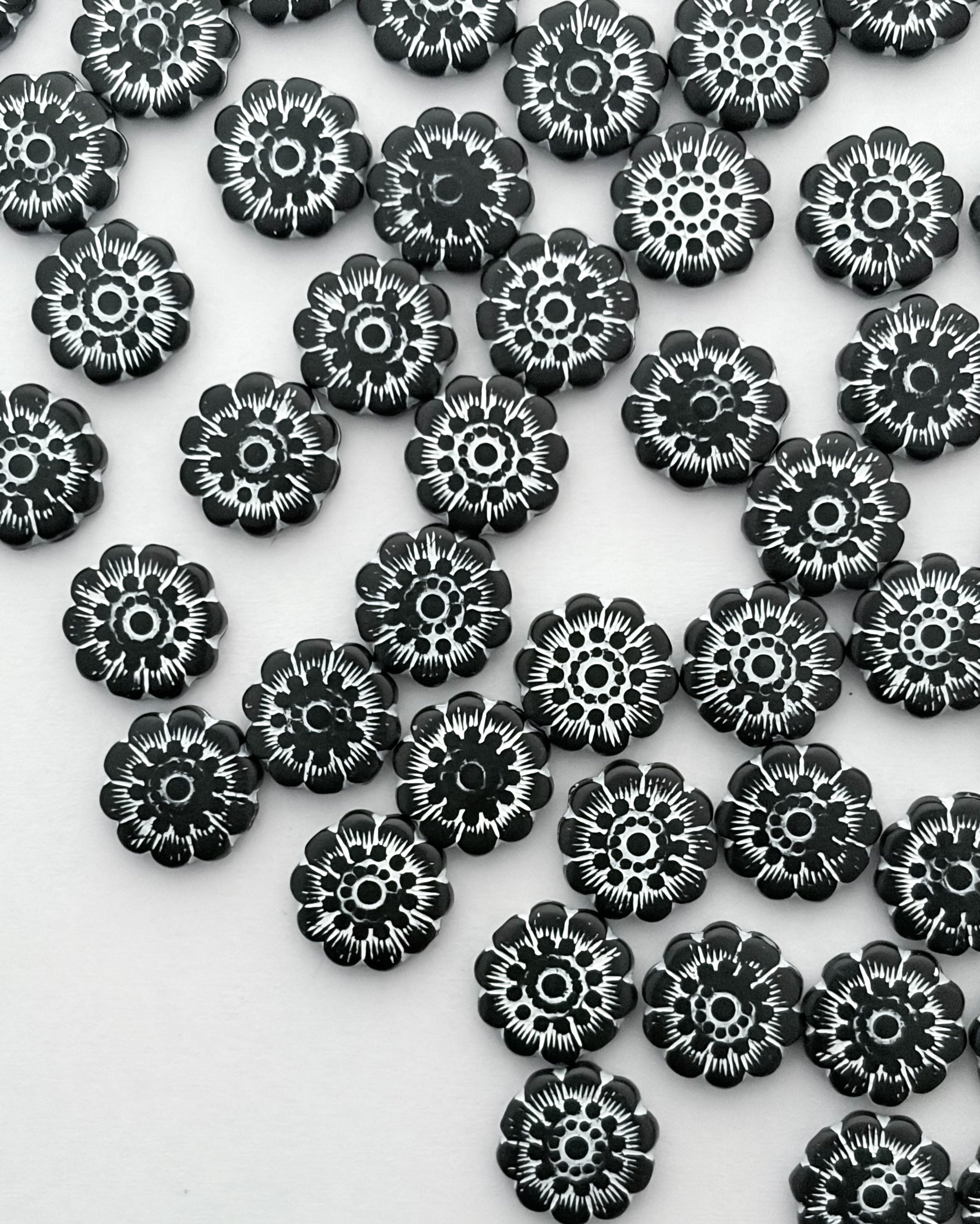 Vintage black flower - 25 grams