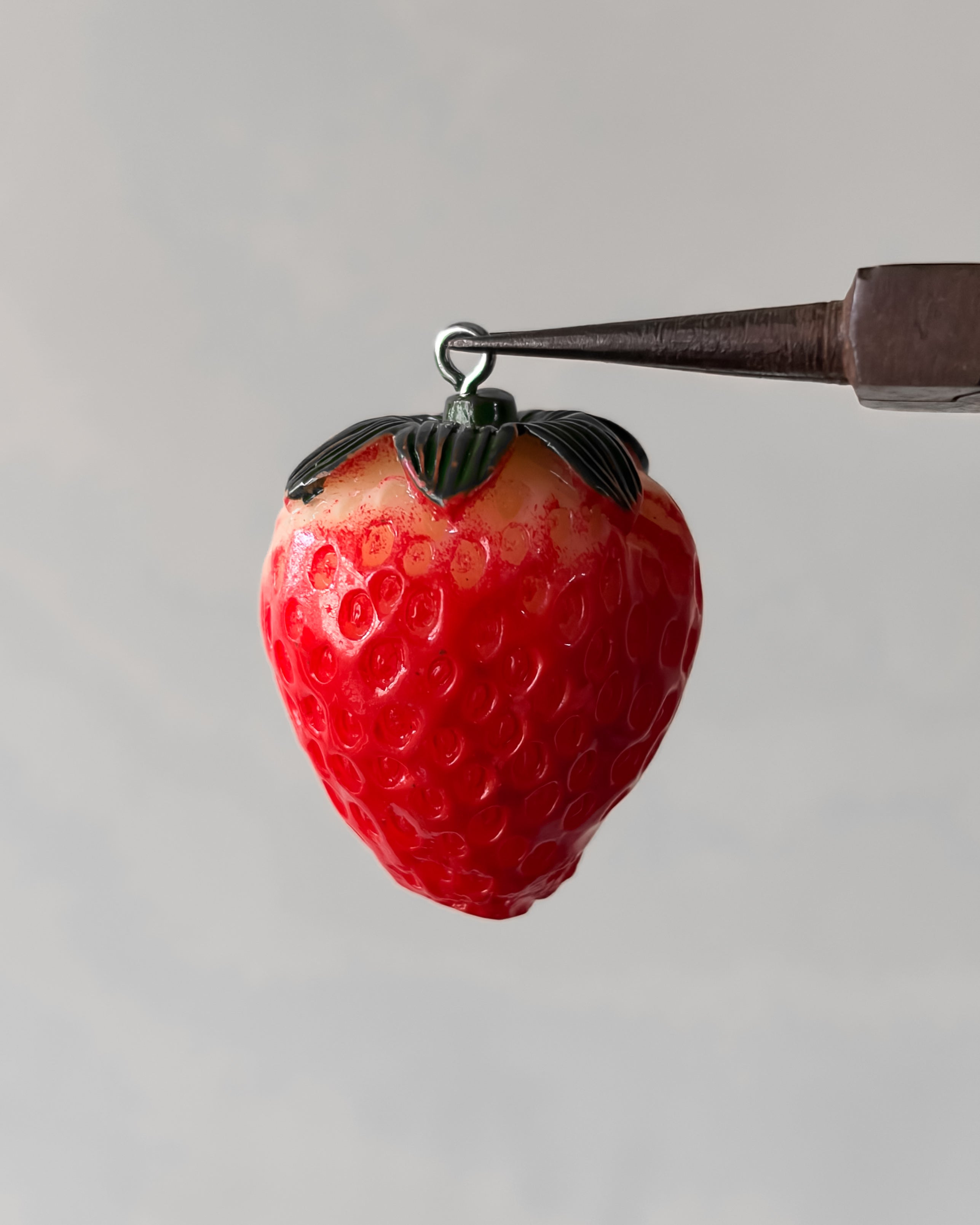 Big strawberry charm - 1 pc
