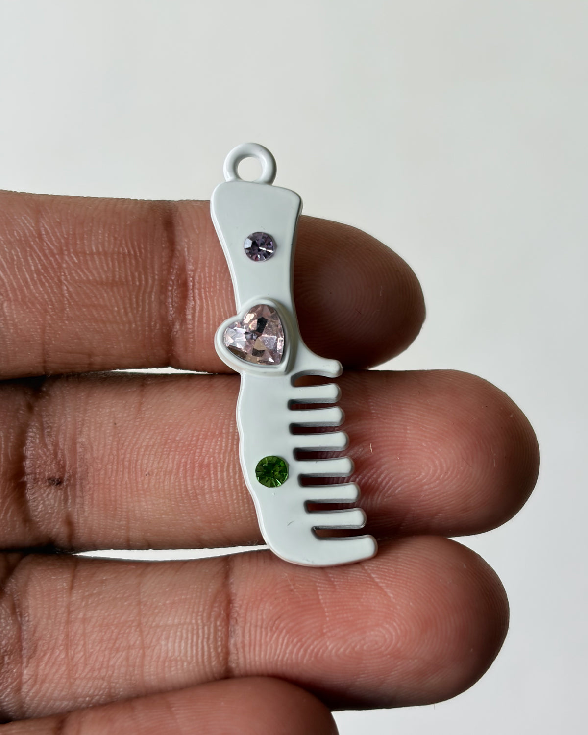 White comb charm - 1 pc