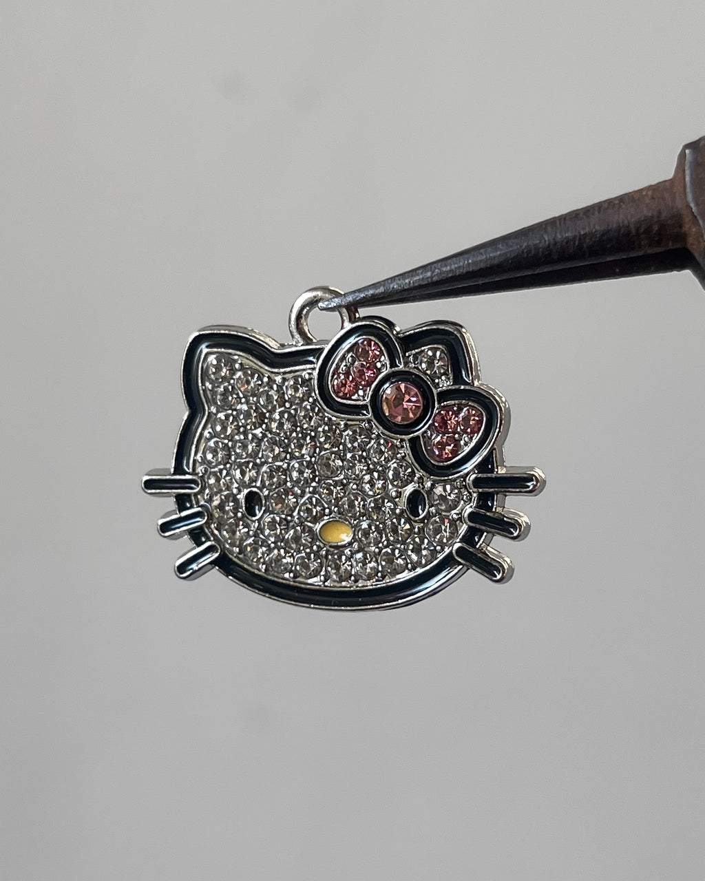 Iced out Kitty charm - 1 pc