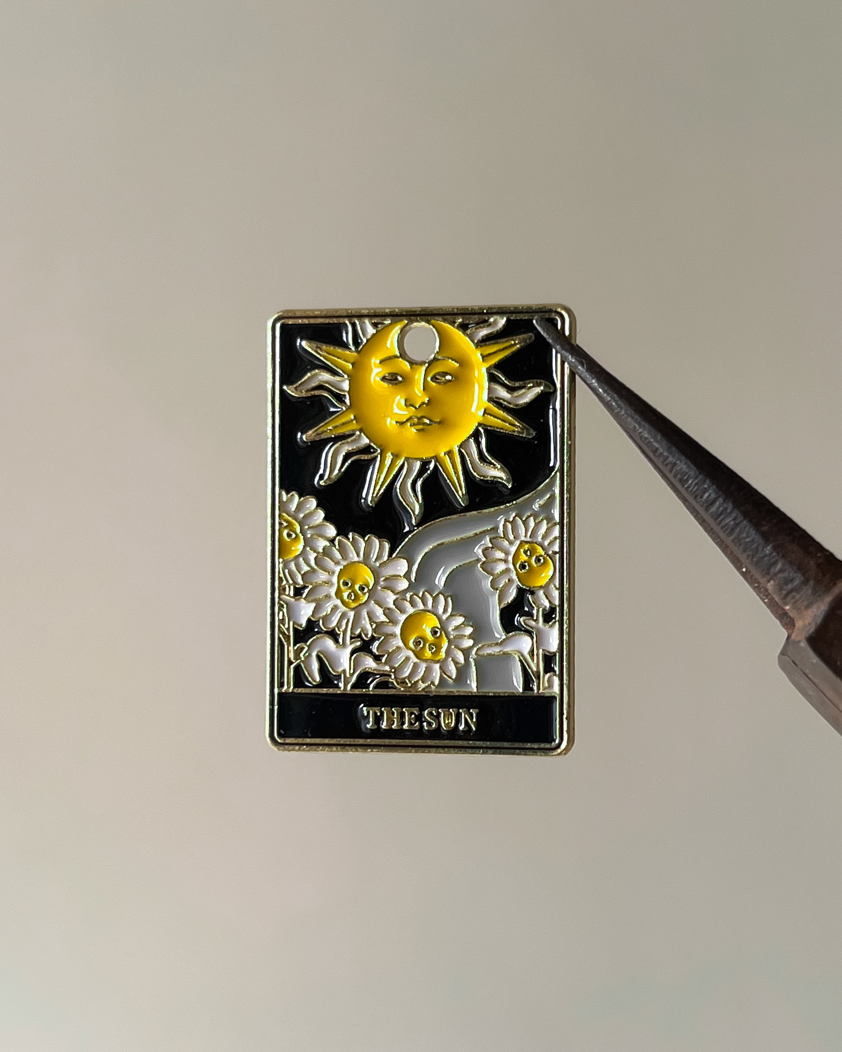 “The sun” Tarot card charm - 1 pc