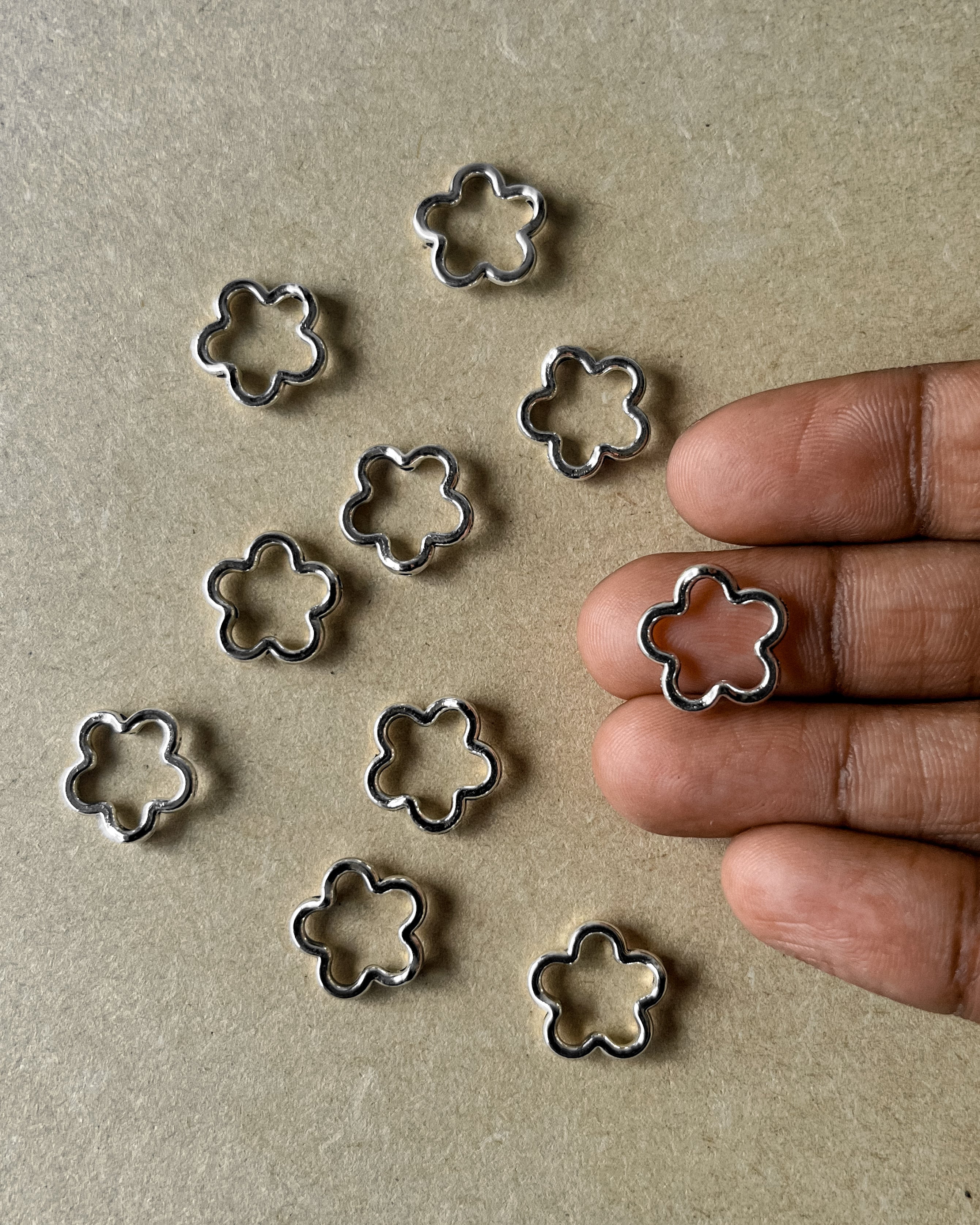 Hollow Flower - 100 pc