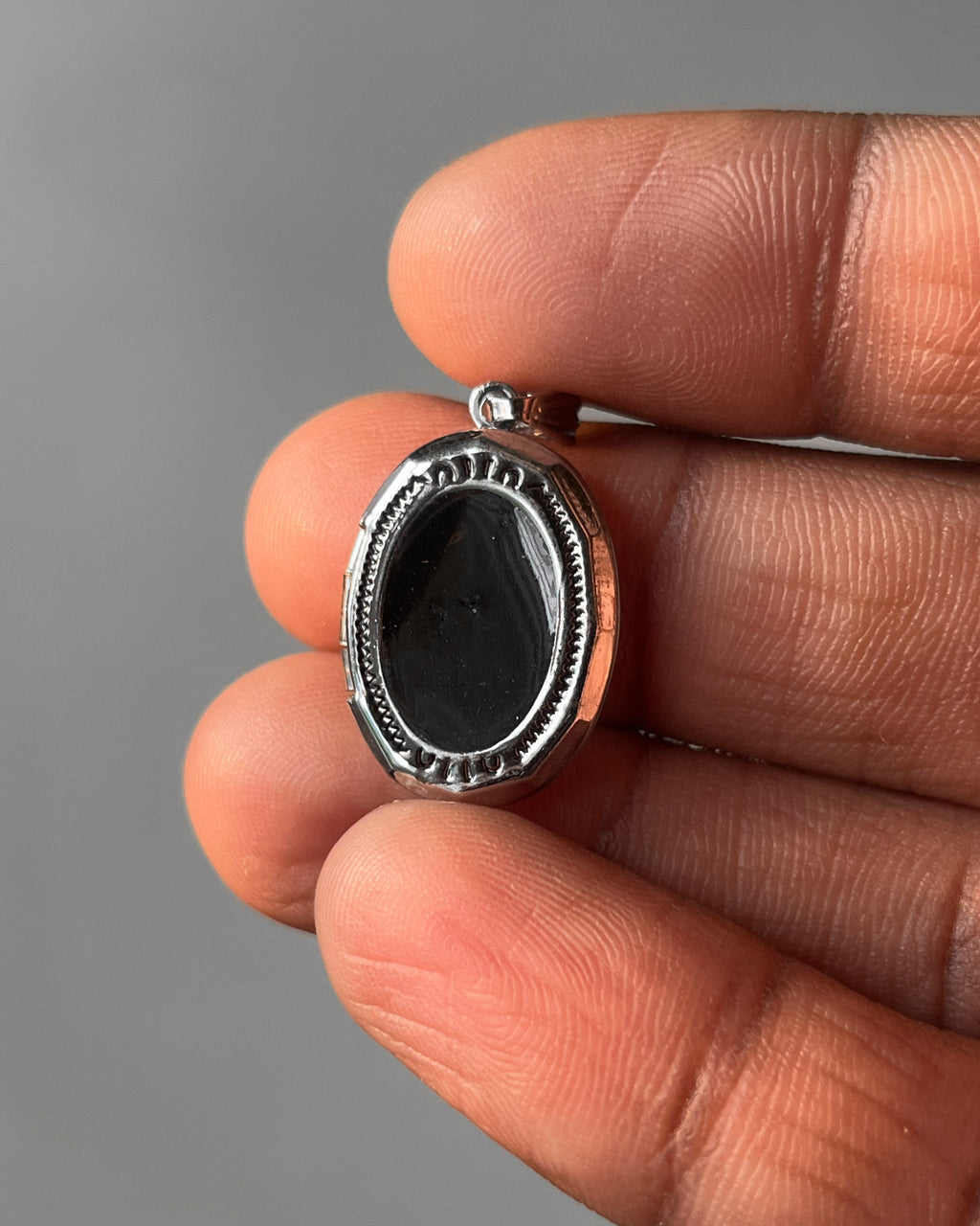 Mini black oval open heart - 12 pc
