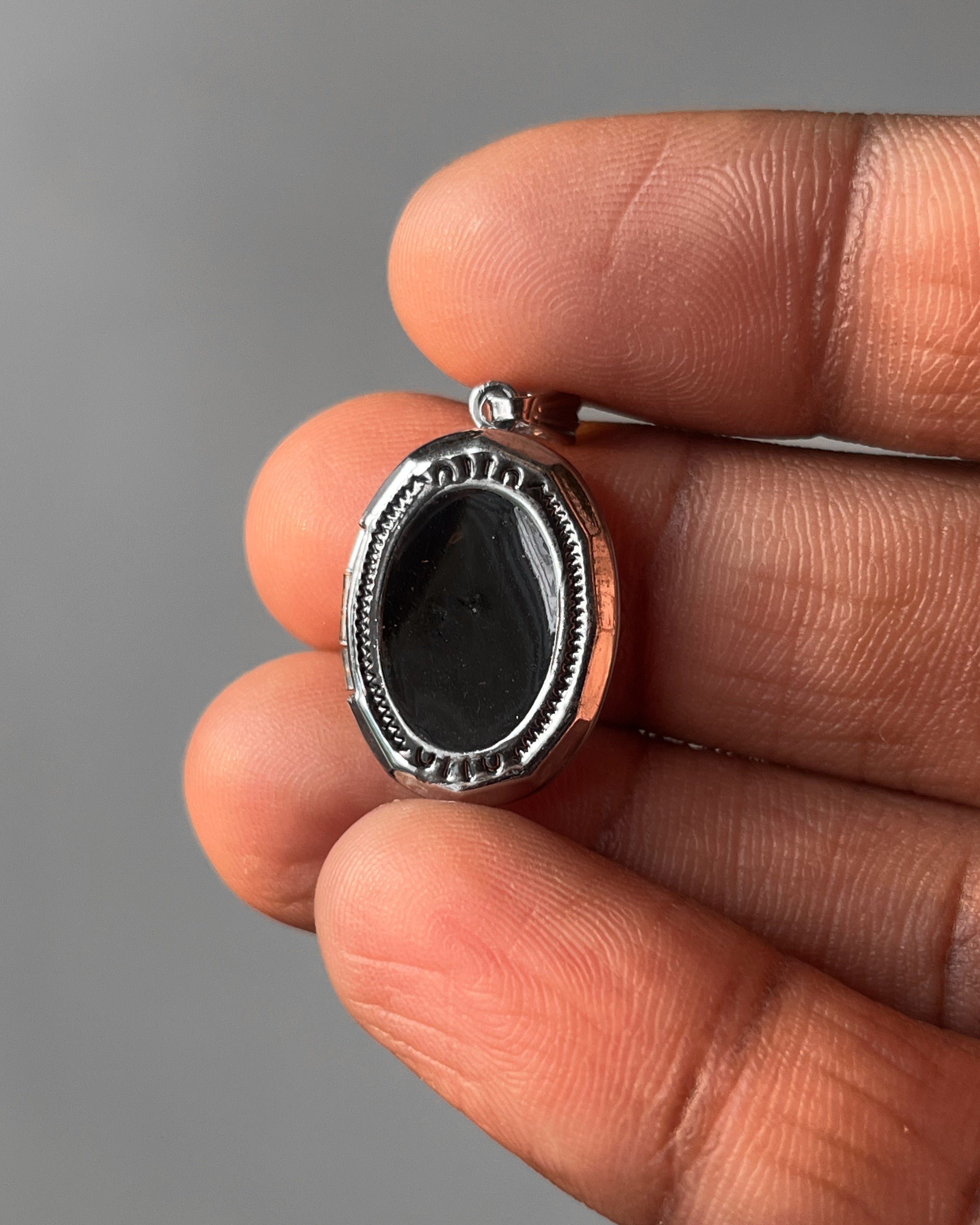 Mini black oval open heart - 12 pc