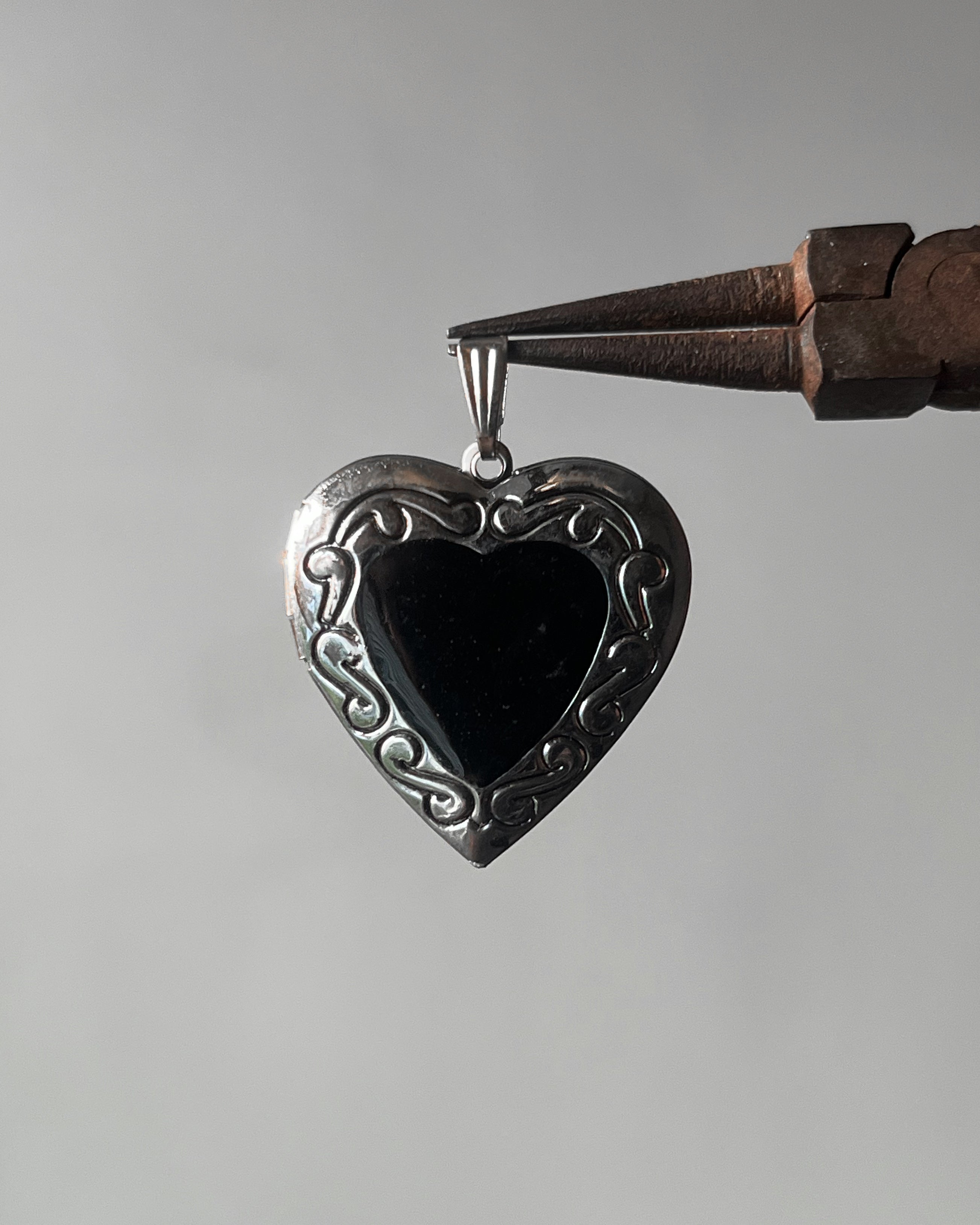 Black Heart open heart - 6 pc